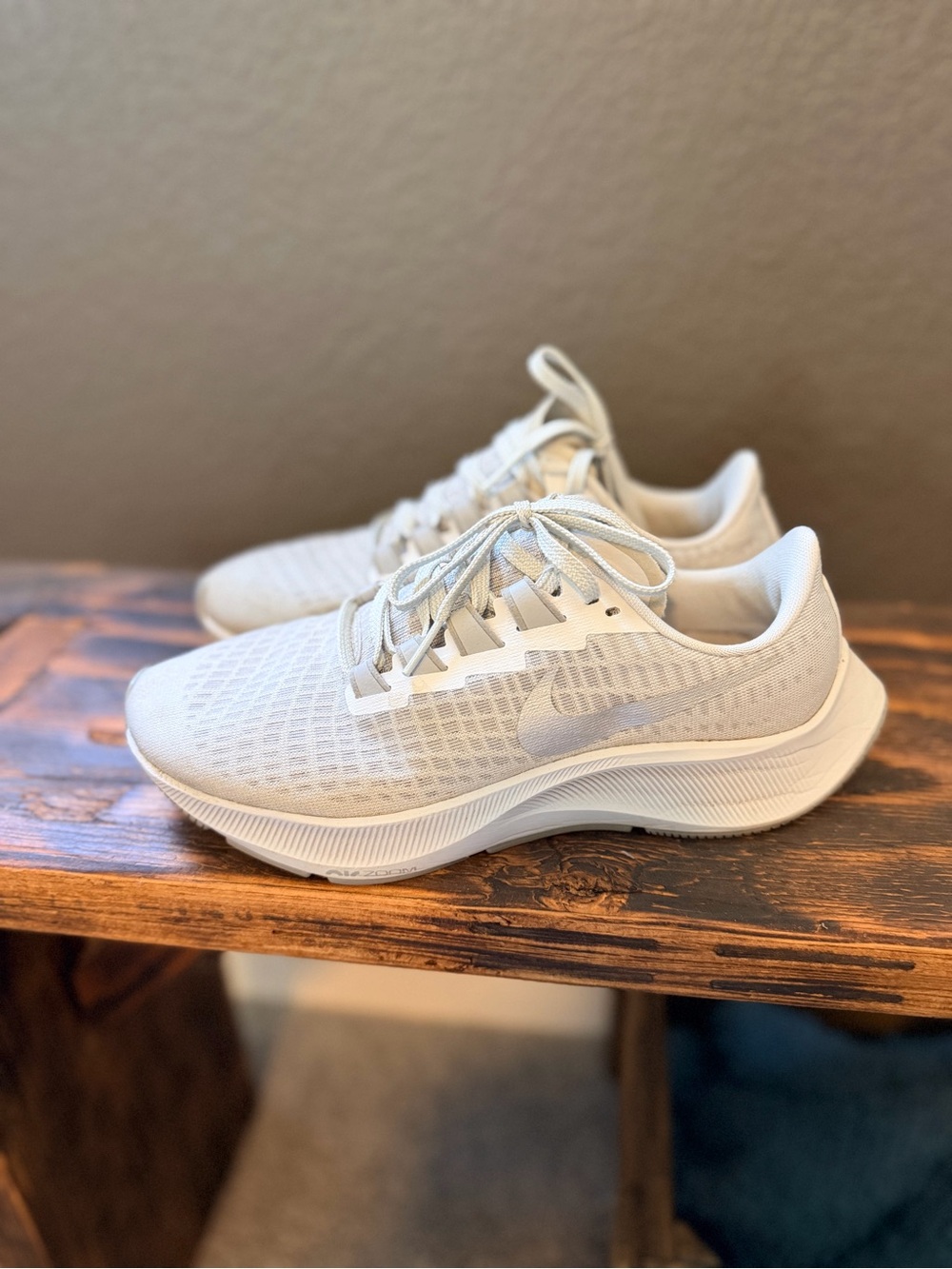 Nike Women's Pegasus White/Gray Running Shoes